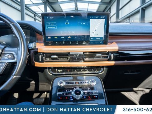 Used 2023 Lincoln Nautilus Reserve AWD/4WD image 9