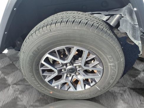 Used 2025 Jeep Wrangler Unlimited Sahara AWD/4WD image 18