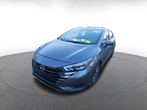 Used 2025 Nissan Versa SV image 2