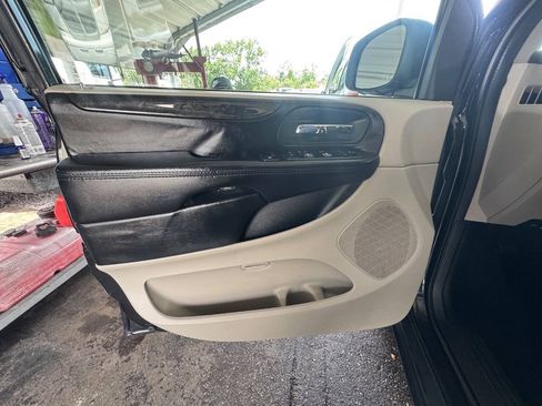 Used 2016 Dodge Grand Caravan SXT w/ Rear Park Assist Package FWD image 22