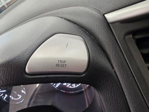 Used 2017 Nissan Pathfinder SV AWD/4WD image 21