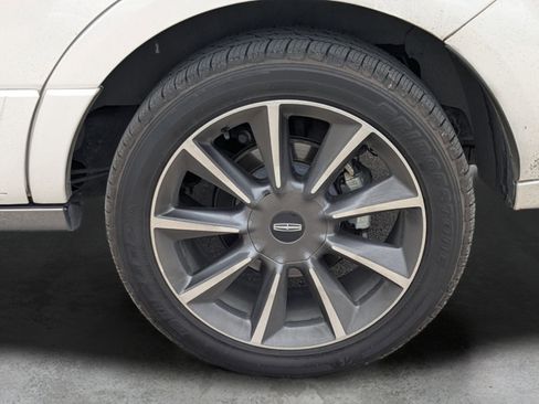 Used 2017 Lincoln Navigator Reserve RWD image 24