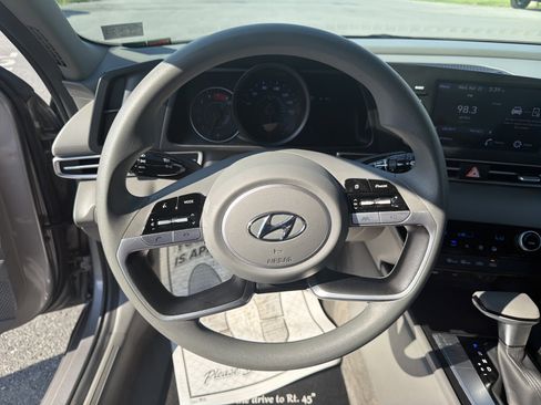 Used 2023 Hyundai Elantra SEL FWD image 17