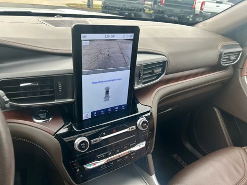 Used 2024 Ford Explorer King Ranch w/ Technology Package image 35