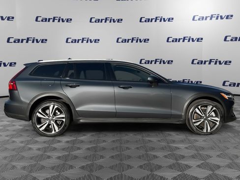 Used 2025 Volvo V60 B5 Cross Country Plus image 7