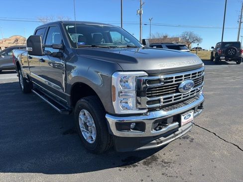 Used 2025 Ford F250 XLT image 7
