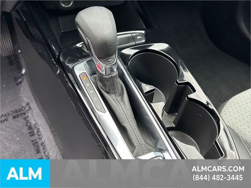 Used 2025 Chevrolet Trax LT w/ LT Convenience Package image 36