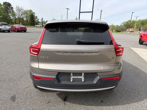 Used 2022 Volvo XC40 T5 Inscription image 6
