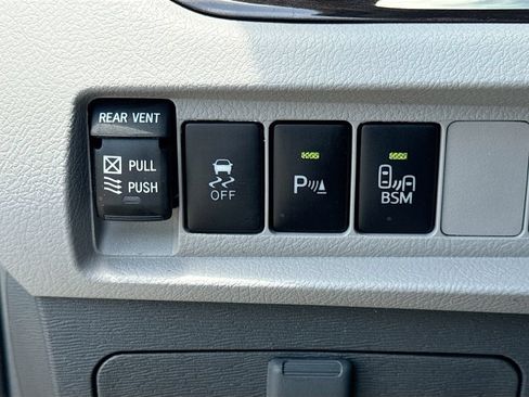 Used 2017 Toyota Sienna XLE Premium FWD image 10