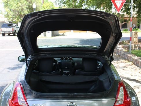 Used 2009 Nissan 370Z Touring RWD image 15