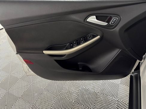 Used 2015 Ford Focus Titanium image 10
