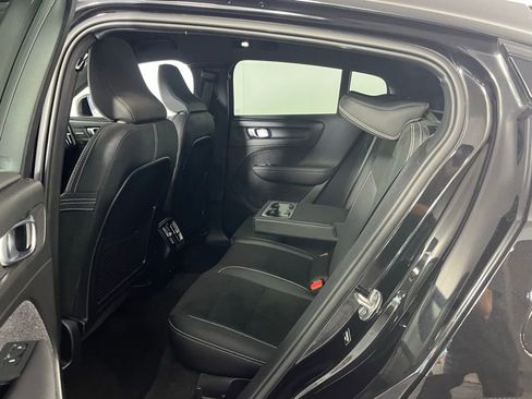 Used 2023 Volvo C40 P8 Recharge Ultimate image 28