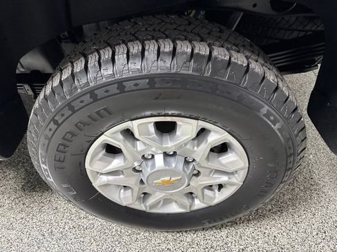 Used 2024 Chevrolet Silverado 2500 LT AWD/4WD image 17
