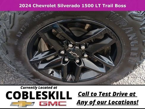 Used 2024 Chevrolet Silverado 1500 LT Trail Boss w/ Convenience Package II AWD/4WD image 11
