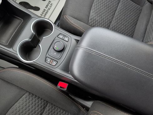 Used 2018 GMC Terrain SLE w/ Driver Convenience Package image 16