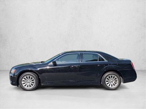 Used 2014 Chrysler 300 w/ Driver Convenience Group RWD image 9
