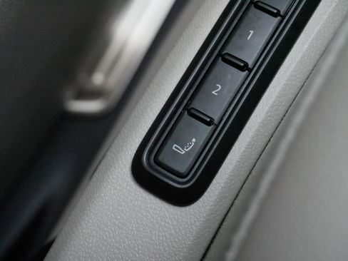 Certified 2025 Volkswagen Atlas SEL Premium R-Line AWD/4WD image 35