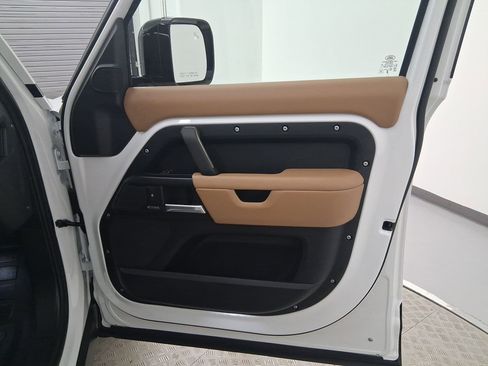 New 2026 Land Rover Defender 110 X-Dynamic SE image 30