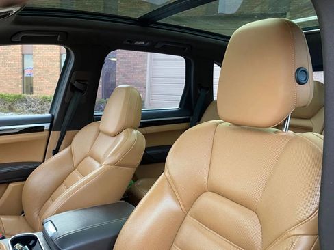 Used 2015 Porsche Cayenne S image 9