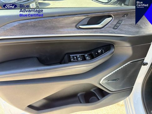 Used 2022 Jeep Grand Cherokee Overland w/ Advanced Protech Group III AWD/4WD image 18