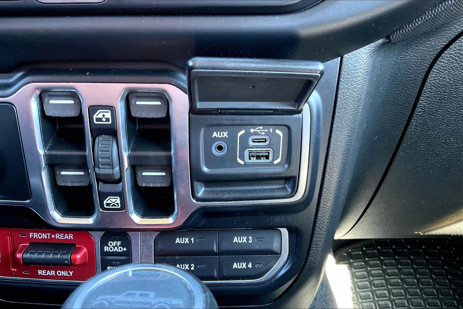 Used 2020 Jeep Gladiator Rubicon AWD/4WD image 33