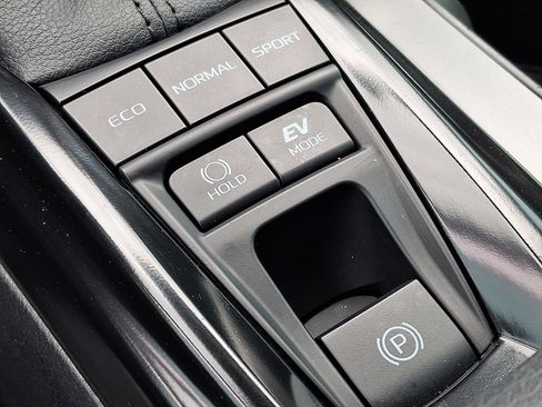 Used 2025 Toyota Camry SE FWD image 23