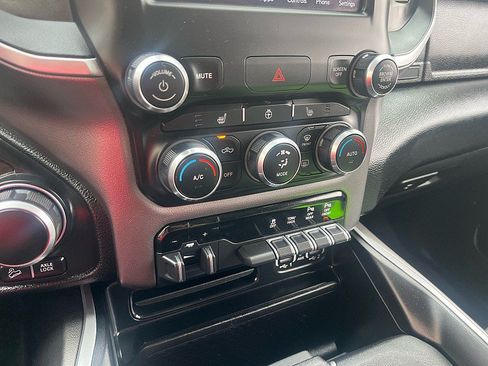 Used 2020 RAM 1500 Big Horn AWD/4WD image 23