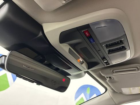 Certified 2025 Subaru Crosstrek 2.5i Limited w/ Crosstrek Mirror Package image 32