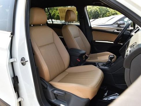 Certified 2023 Volkswagen Tiguan SE FWD image 19
