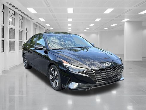 Used 2023 Hyundai Elantra Limited FWD image 3