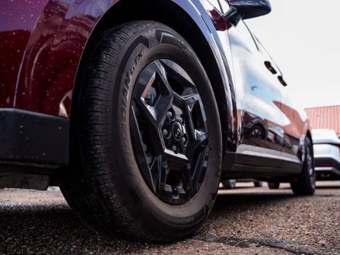 Used 2025 Kia Carnival image 9