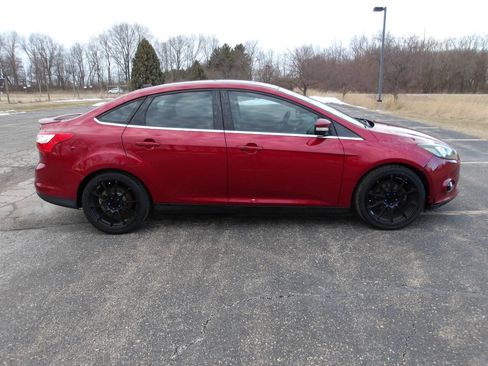 Used 2014 Ford Focus Titanium image 2