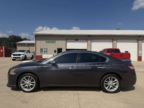 Used 2011 Nissan Maxima 3.5 SV w/ Monitor Pkg FWD image 2