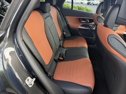 Used 2026 Mercedes-Benz GLC 300 4MATIC image 22