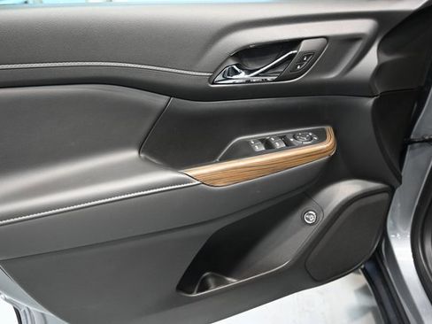 Used 2023 GMC Acadia SLE w/ Driver Convenience Package image 24