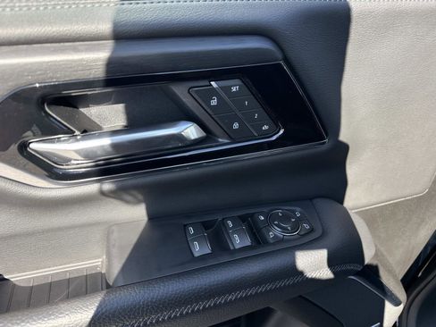 Used 2025 GMC Yukon XL Denali image 18