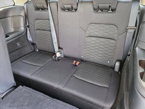 Used 2025 Nissan Pathfinder SV image 18