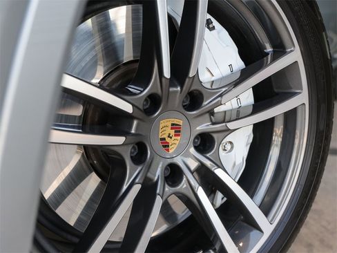 Certified 2022 Porsche Cayenne Turbo image 12