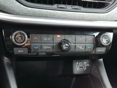 Used 2022 Jeep Compass Latitude w/ Convenience Group image 16