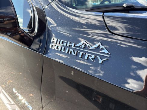 New 2026 Chevrolet Suburban High Country image 9