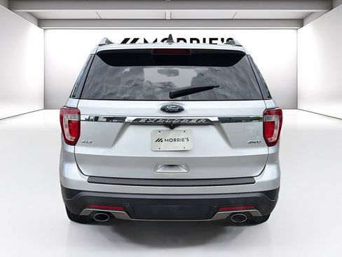 Used 2018 Ford Explorer XLT AWD/4WD image 6
