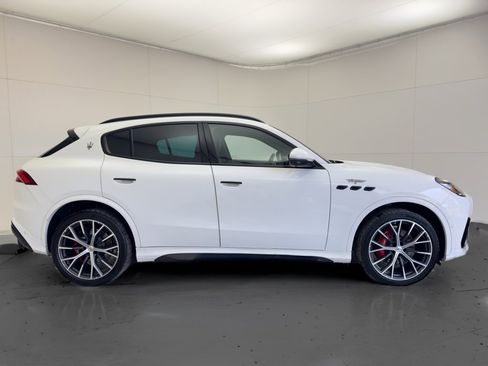 Used 2024 Maserati Grecale Trofeo image 2
