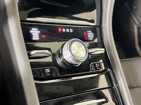 Used 2023 Jeep Grand Cherokee Overland AWD/4WD image 17