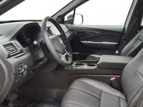 Used 2025 Honda Passport TrailSport image 18