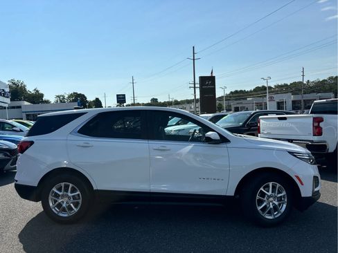 Certified 2024 Chevrolet Equinox LT FWD image 3
