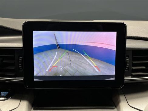 Used 2023 Ford Explorer XLT image 11