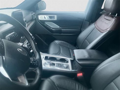 Used 2022 Ford Explorer Platinum w/ Technology Package image 4