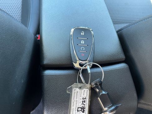 Used 2025 Chevrolet Trax LT image 21