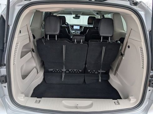 Used 2024 Chrysler Pacifica Touring-L image 24