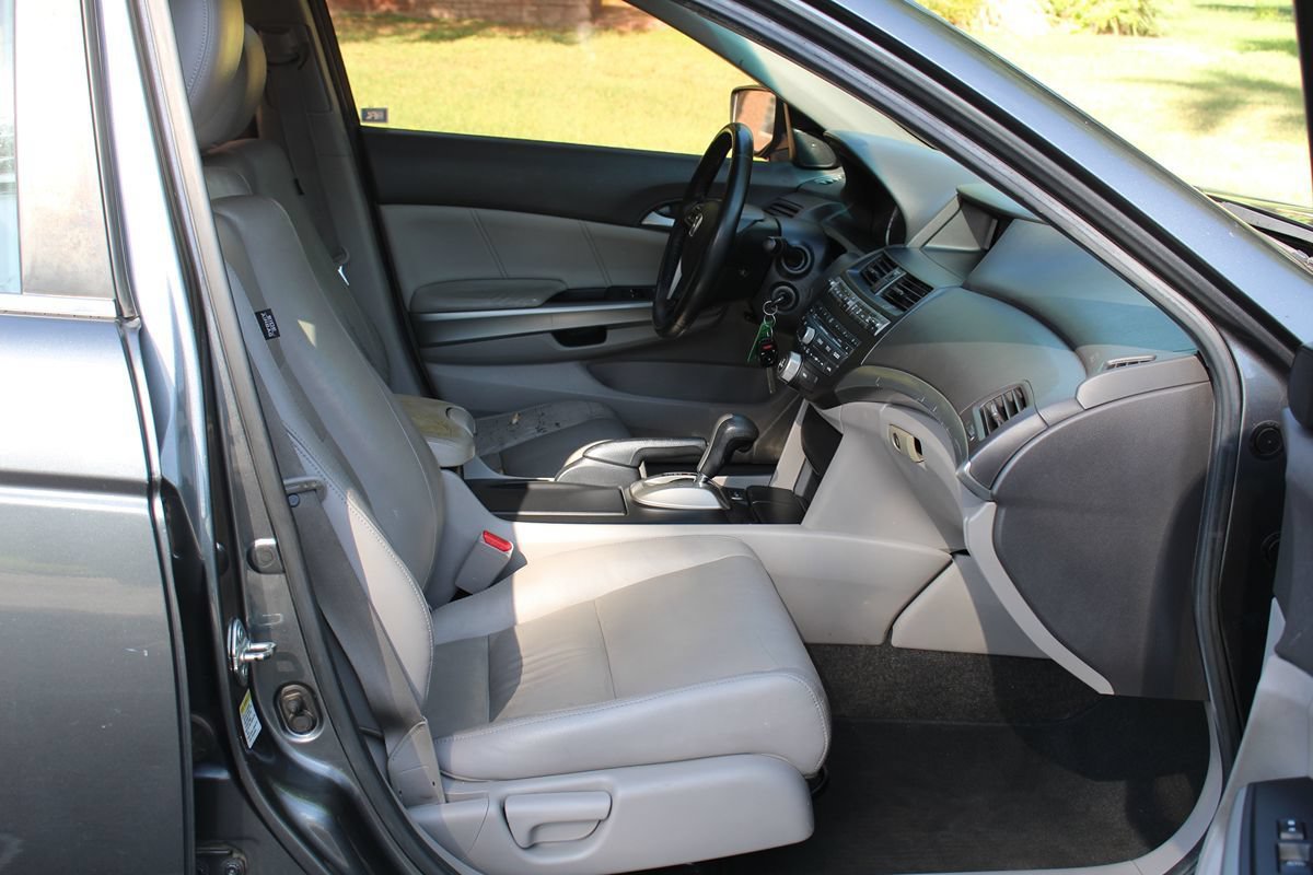 Used 2010 Honda Accord EX-L image 18